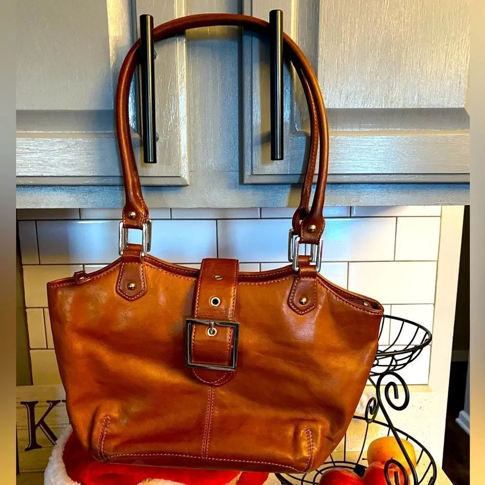 Women’s Tignanello shoulder bag/purse
